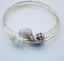 Load image into Gallery viewer, North Shore Shell Bangle