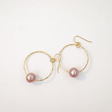 Load image into Gallery viewer, Edison Pearl Hoops
