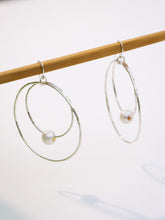 Load image into Gallery viewer, Fresh Water Pearl Double Hoops
