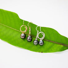 Load image into Gallery viewer, Positive Spiral dangle earrings with Tahitian pearls
