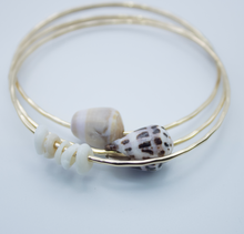 Load image into Gallery viewer, North Shore Shell Bangle
